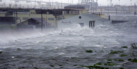 gustav pounds nola levees